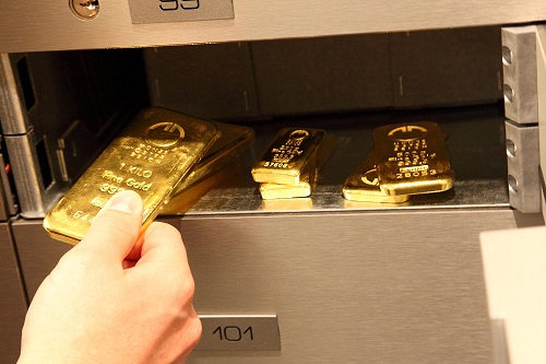 Bankschließfach mit Goldbarren